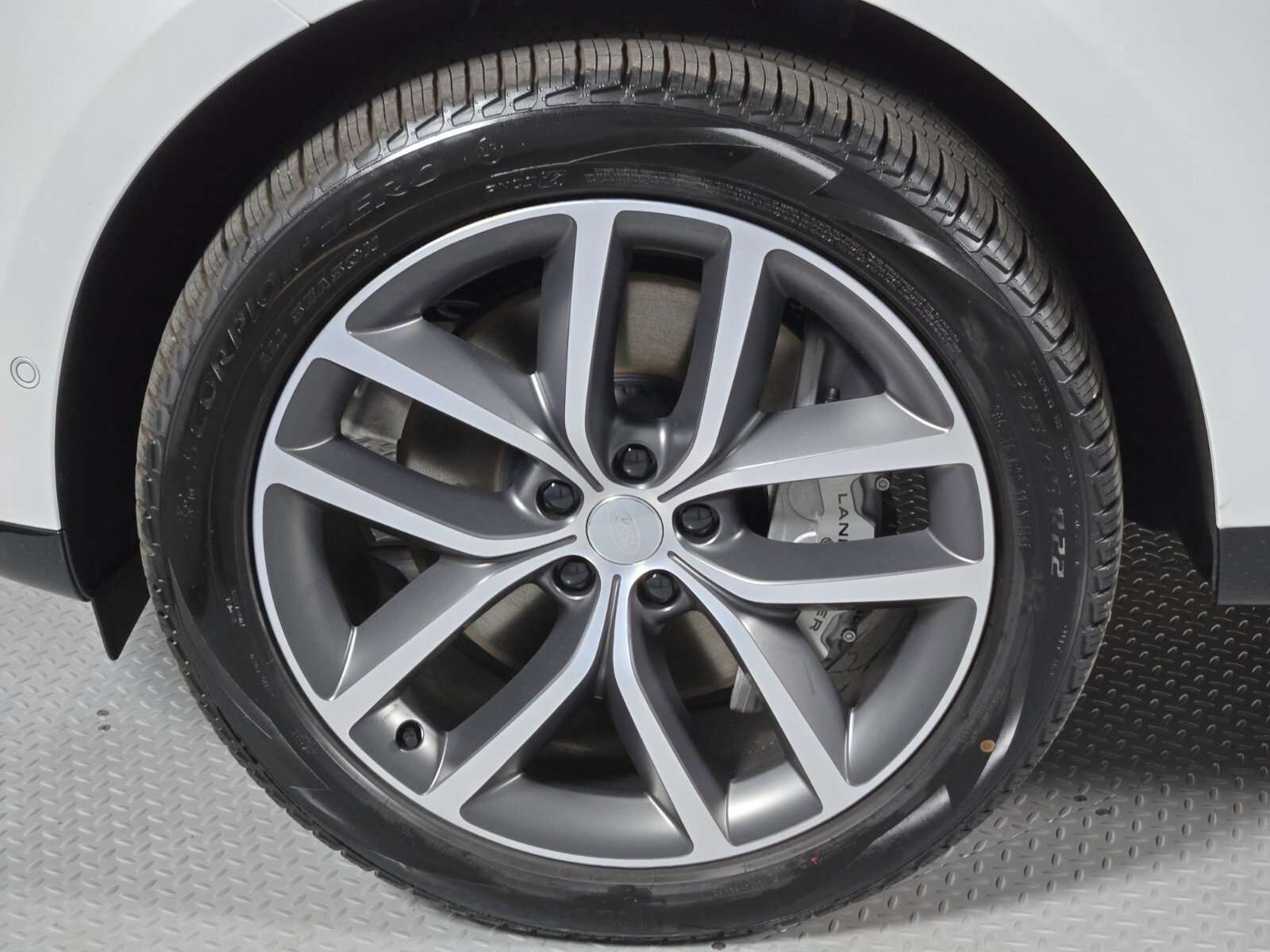 New 2025 Land Rover Range Rover SE image 9