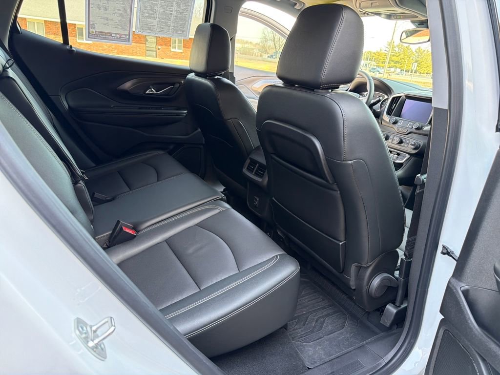 Used 2024 GMC Terrain SLT w/ Tech Package image 16