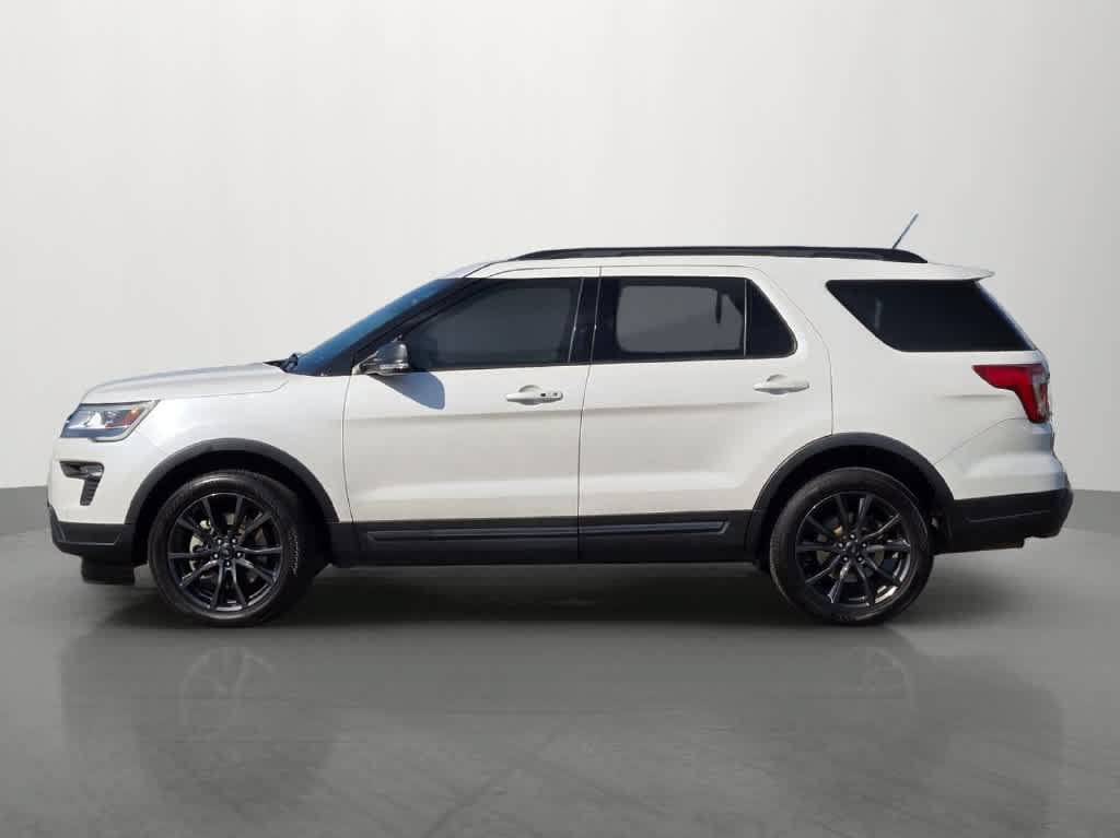 Used 2018 Ford Explorer XLT w/ Equipment Group 202A AWD/4WD image 2