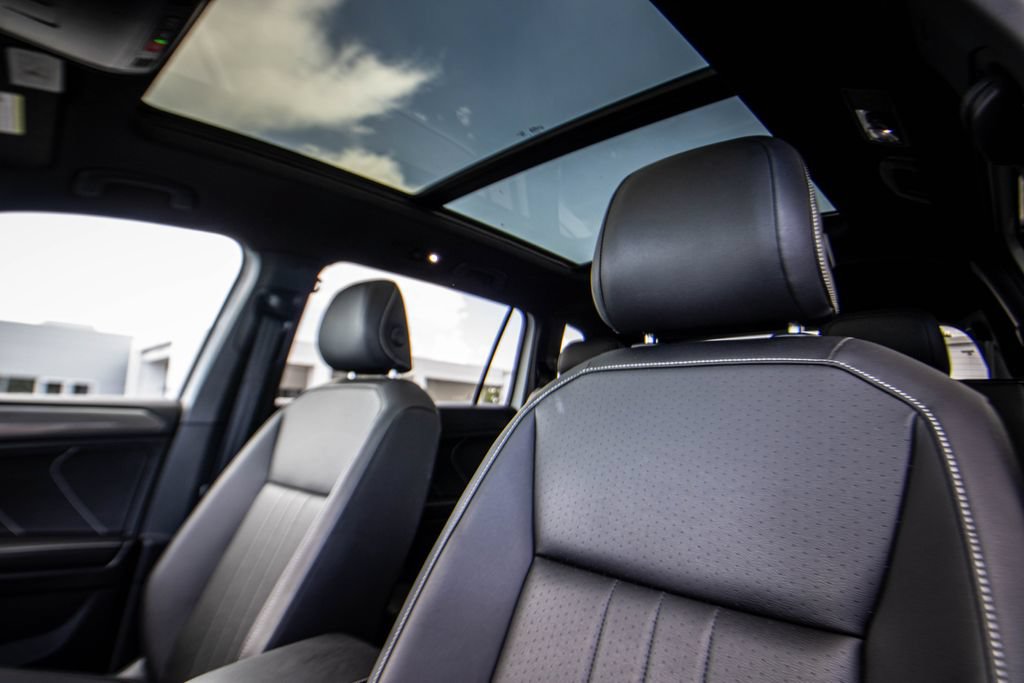 Certified 2023 Volkswagen Tiguan SE R-Line FWD image 44