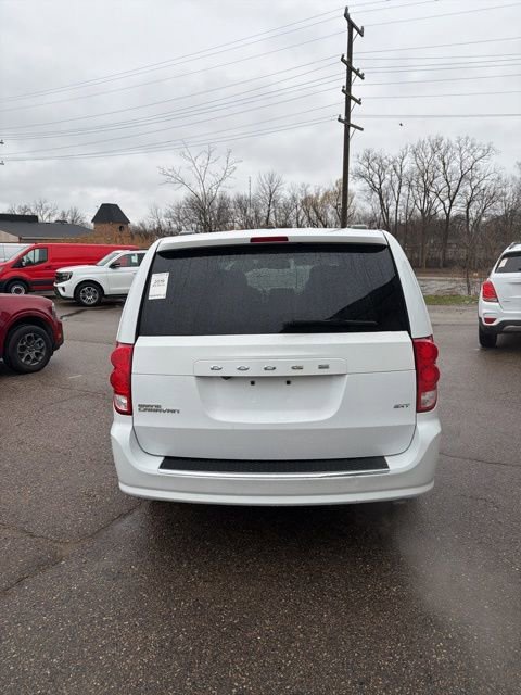 Used 2019 Dodge Grand Caravan SXT image 3