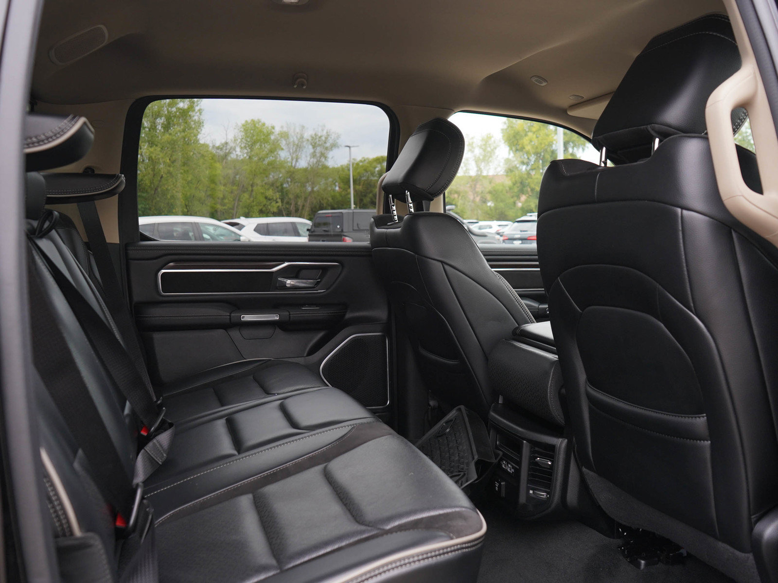 Used 2021 RAM 1500 Laramie AWD/4WD image 12