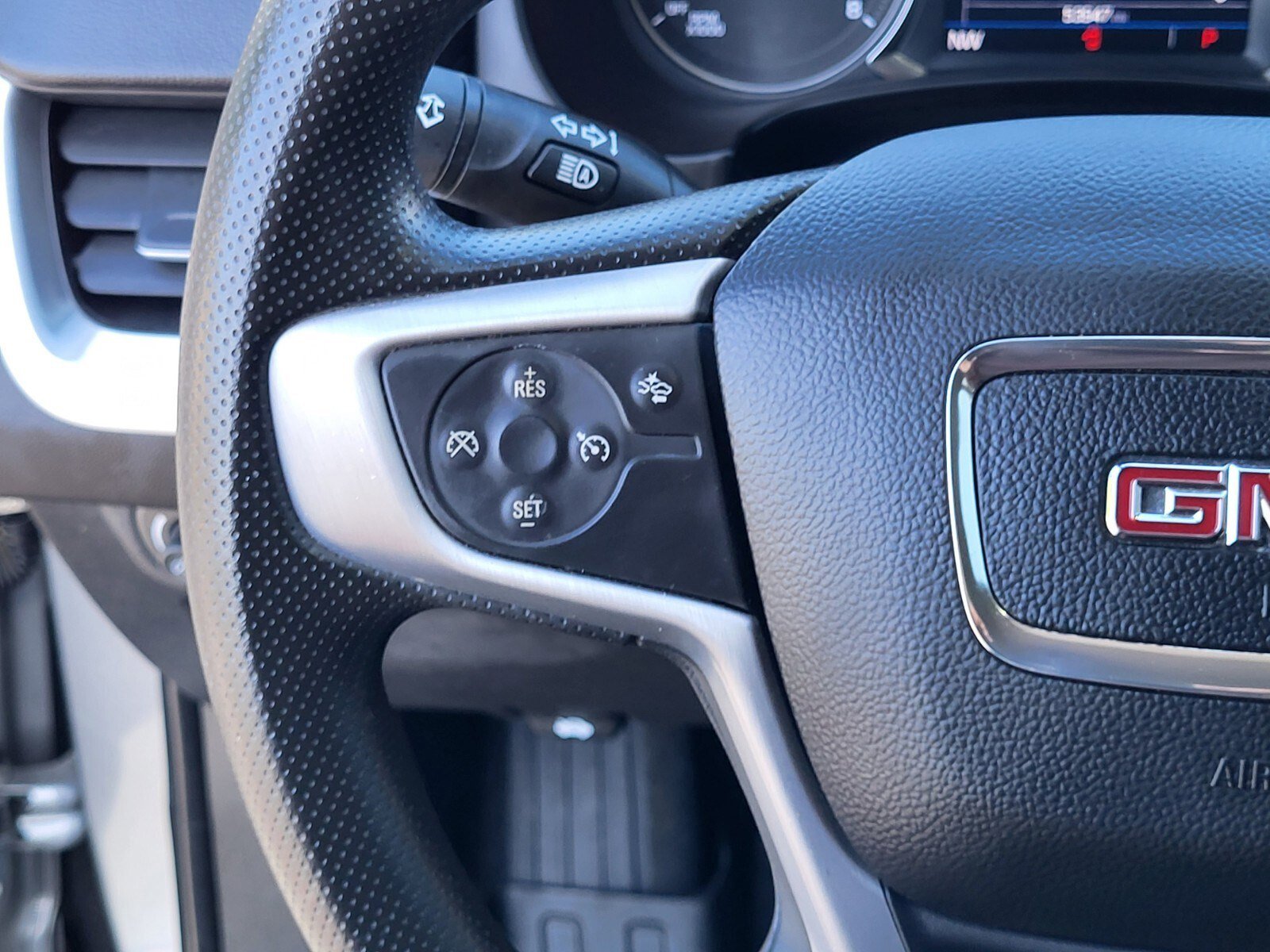 Used 2023 GMC Terrain SLE w/ Driver Convenience Package image 26