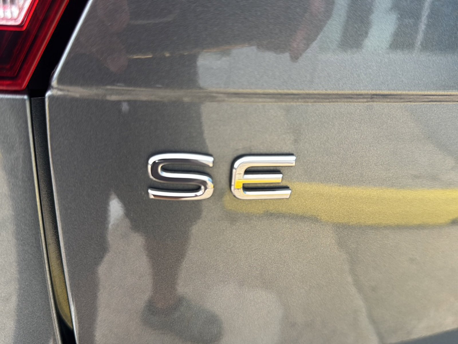 Used 2022 Volkswagen Tiguan SE AWD/4WD image 49