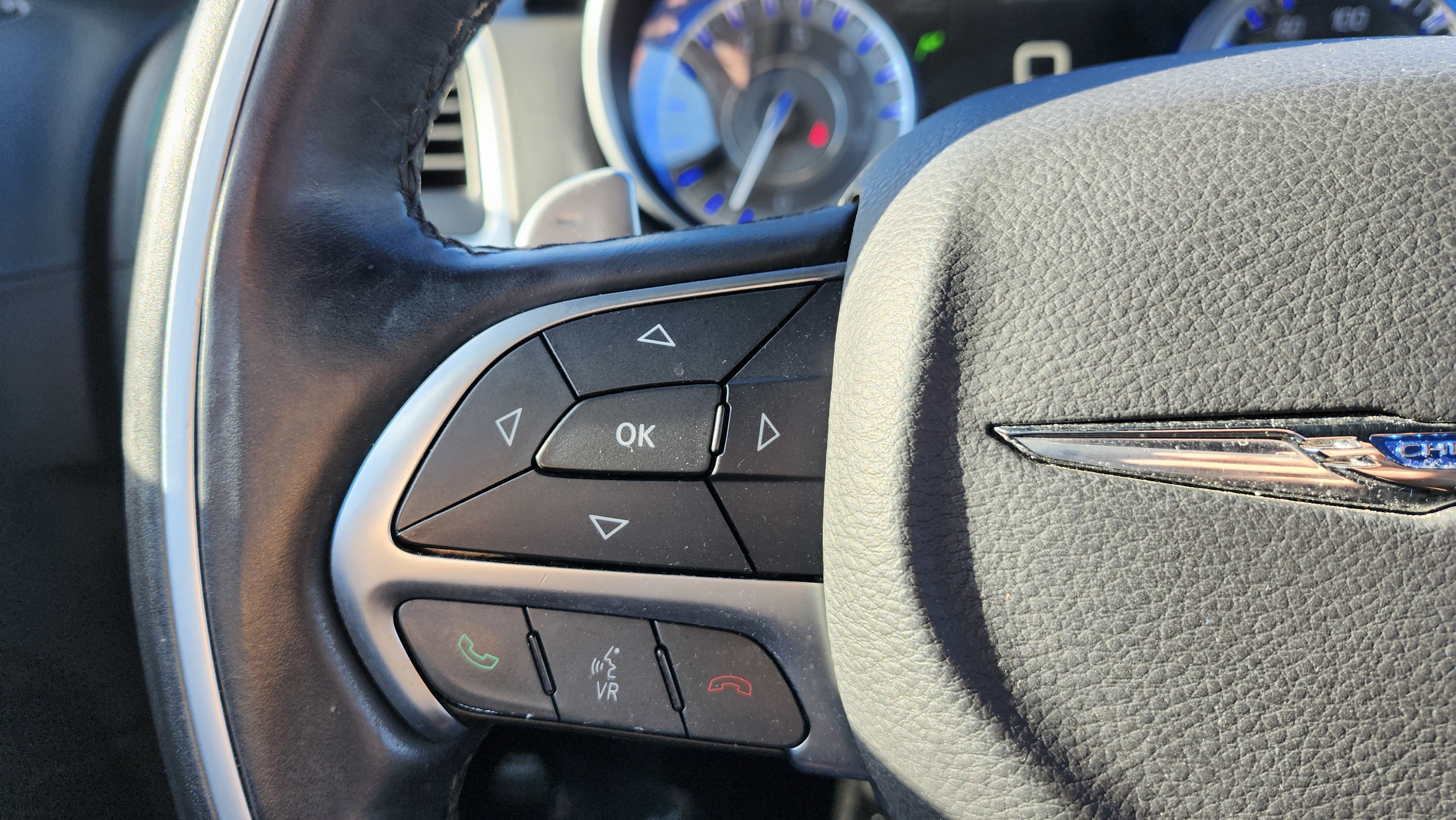 Used 2016 Chrysler 300 C Platinum image 38