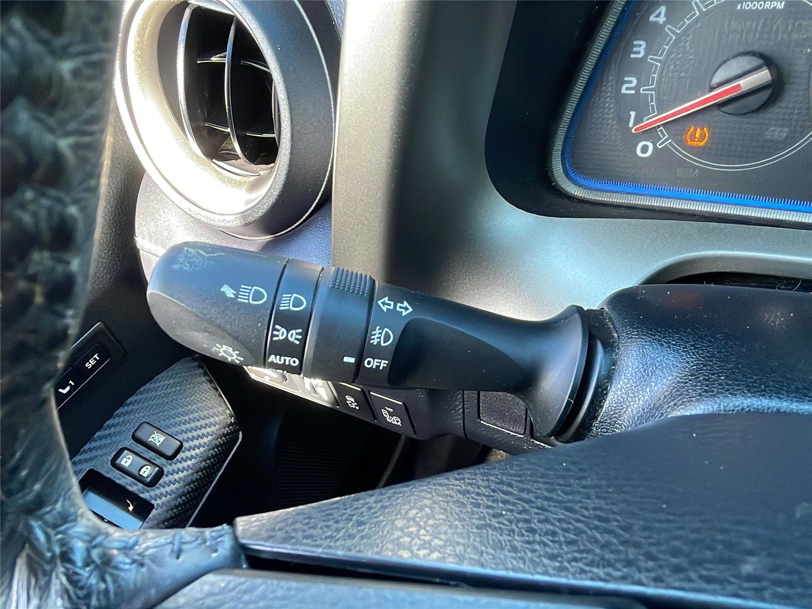 Used 2013 Toyota RAV4 Limited image 23