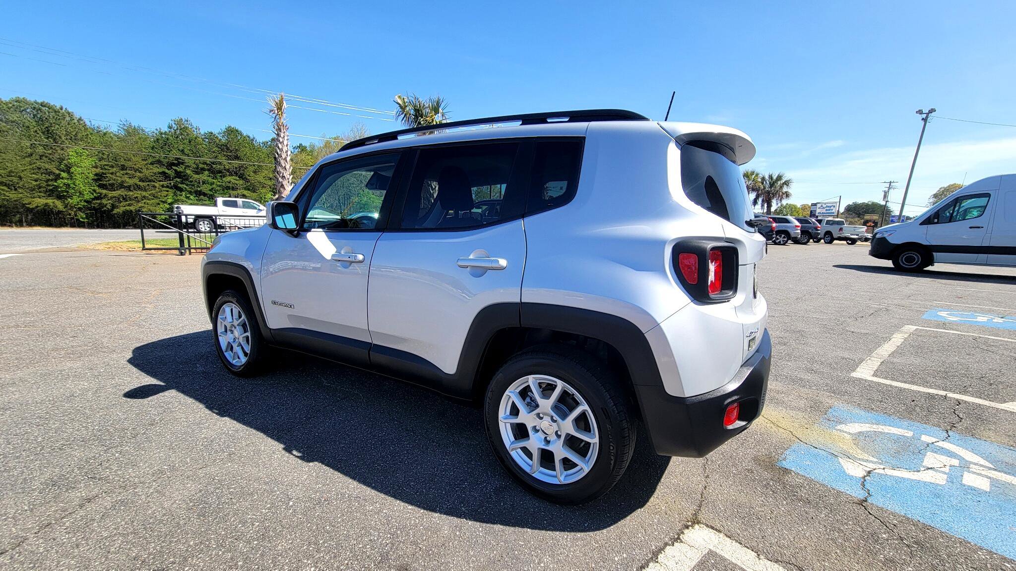 Used 2021 Jeep Renegade Latitude w/ Convenience Group image 10