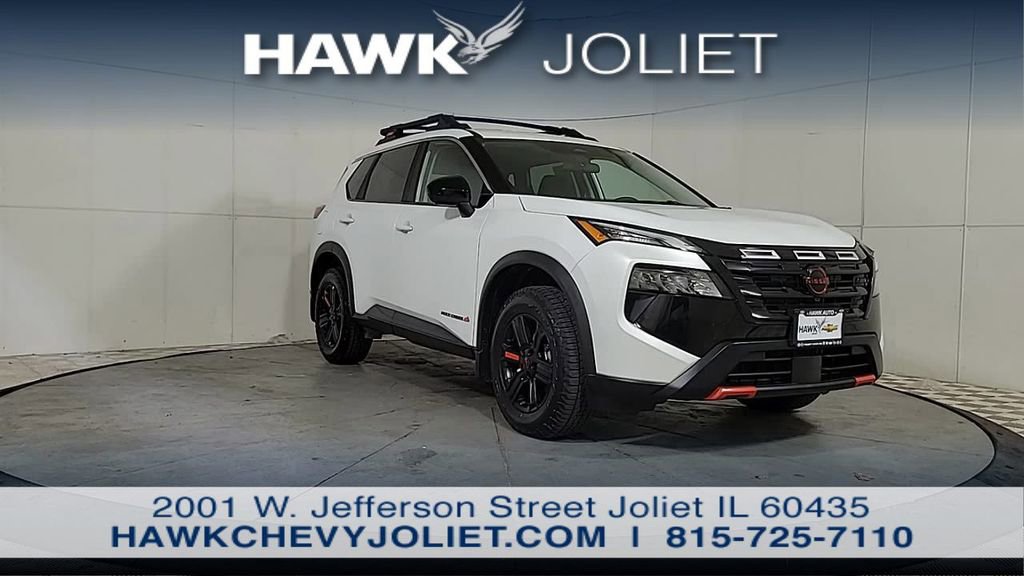 Used 2025 Nissan Rogue SV AWD/4WD image 2