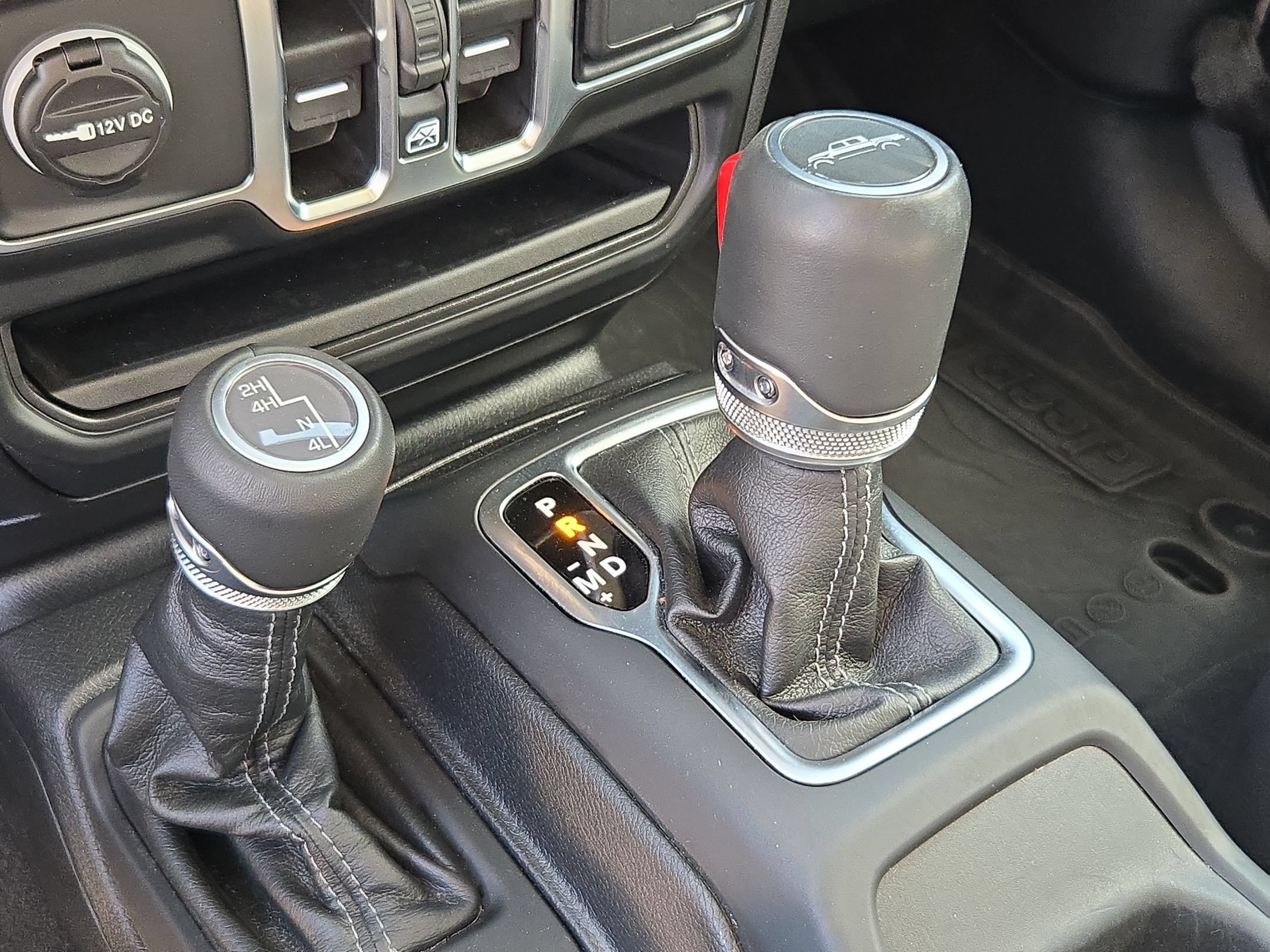 Used 2025 Jeep Gladiator Sport AWD/4WD image 19