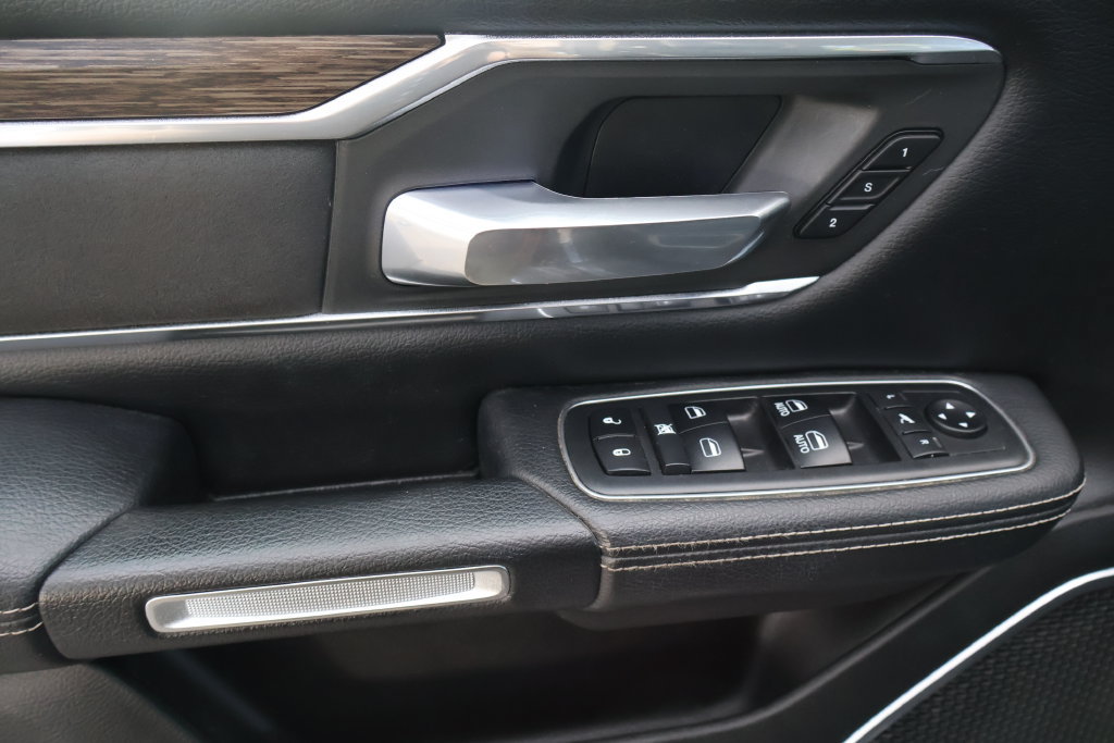 Used 2019 RAM 1500 Laramie AWD/4WD image 21