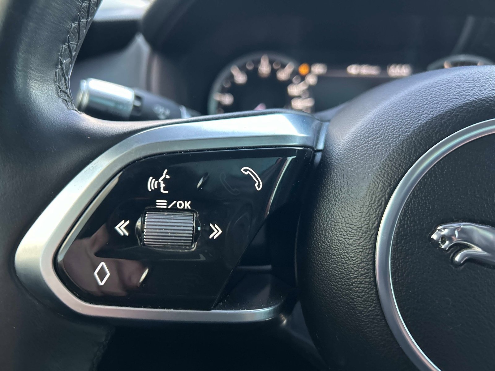 Used 2020 Jaguar XE S image 21