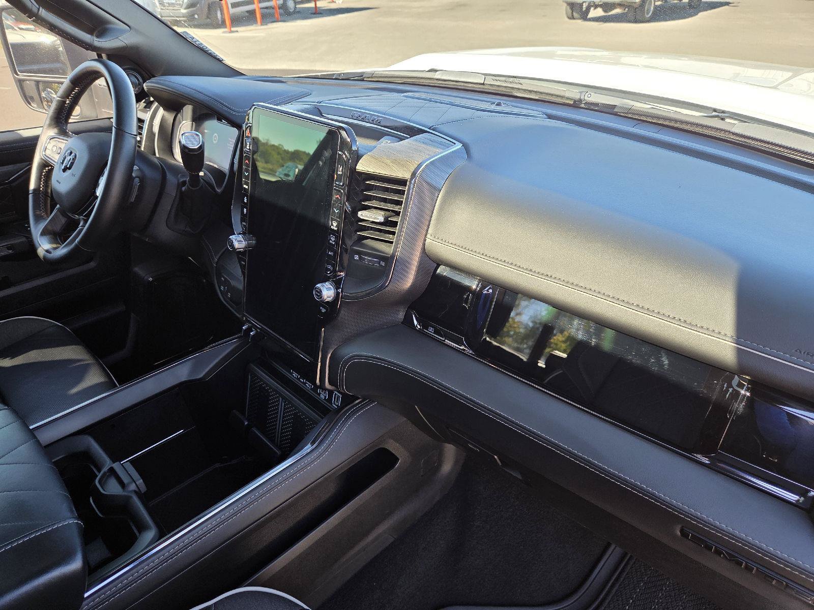 Used 2025 RAM 2500 Limited AWD/4WD image 39