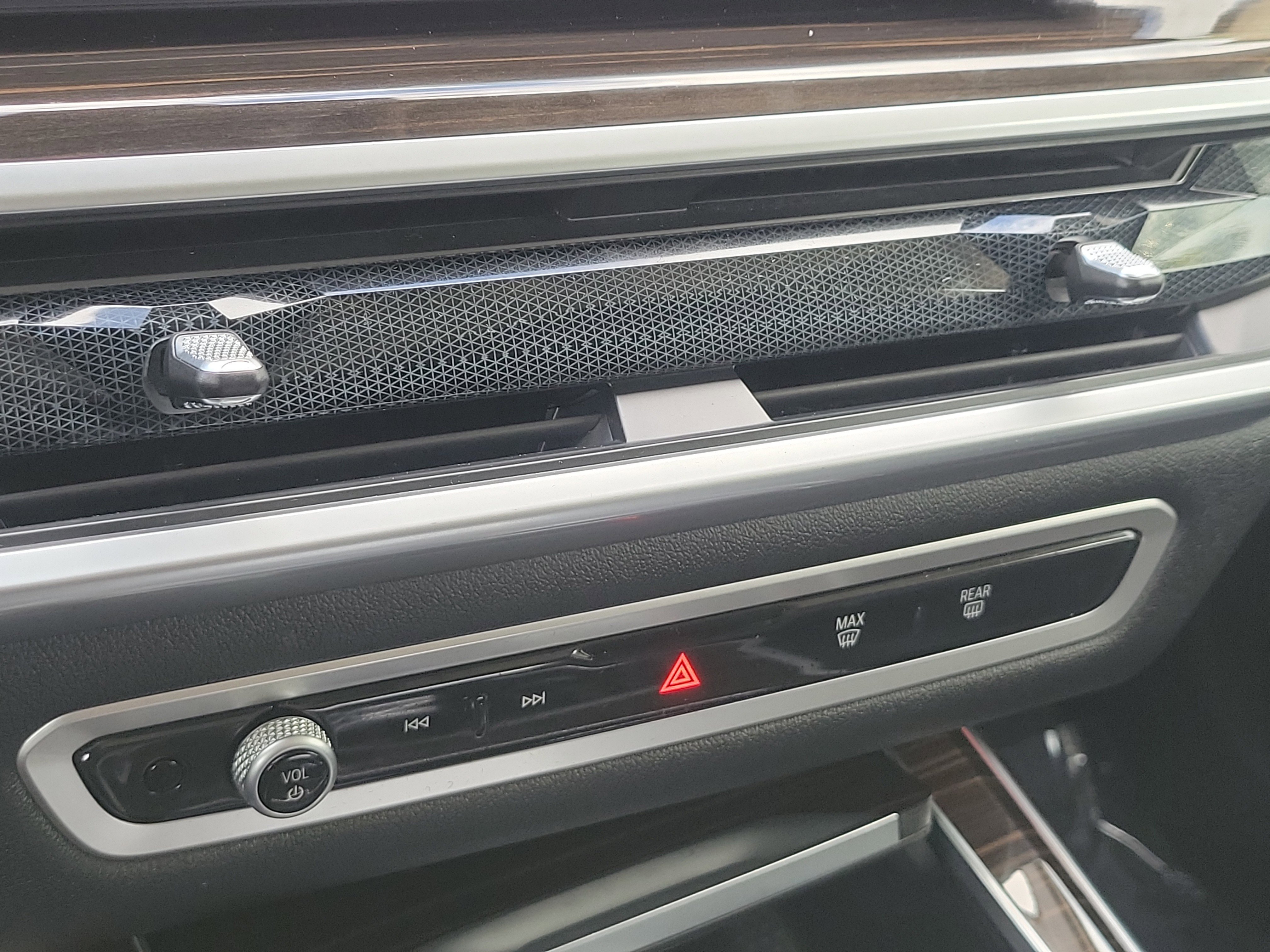 Used 2024 BMW X7 xDrive40i image 33