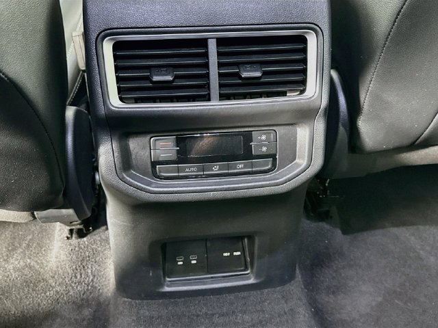 Used 2025 Volkswagen Atlas SE AWD/4WD image 25