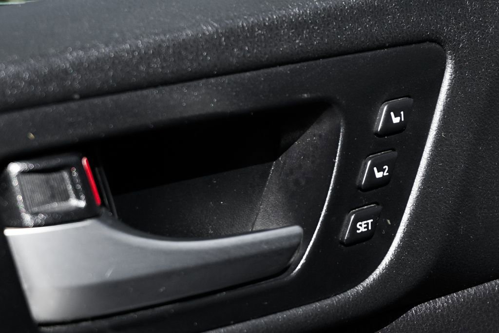 Used 2018 Toyota Highlander Limited Platinum image 18