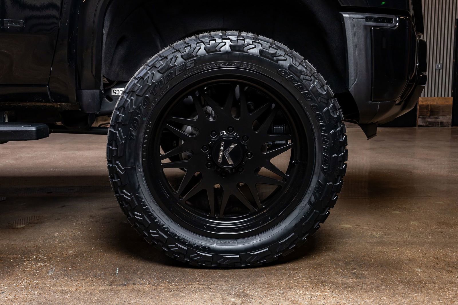 Used 2025 GMC Sierra 2500 Denali image 12