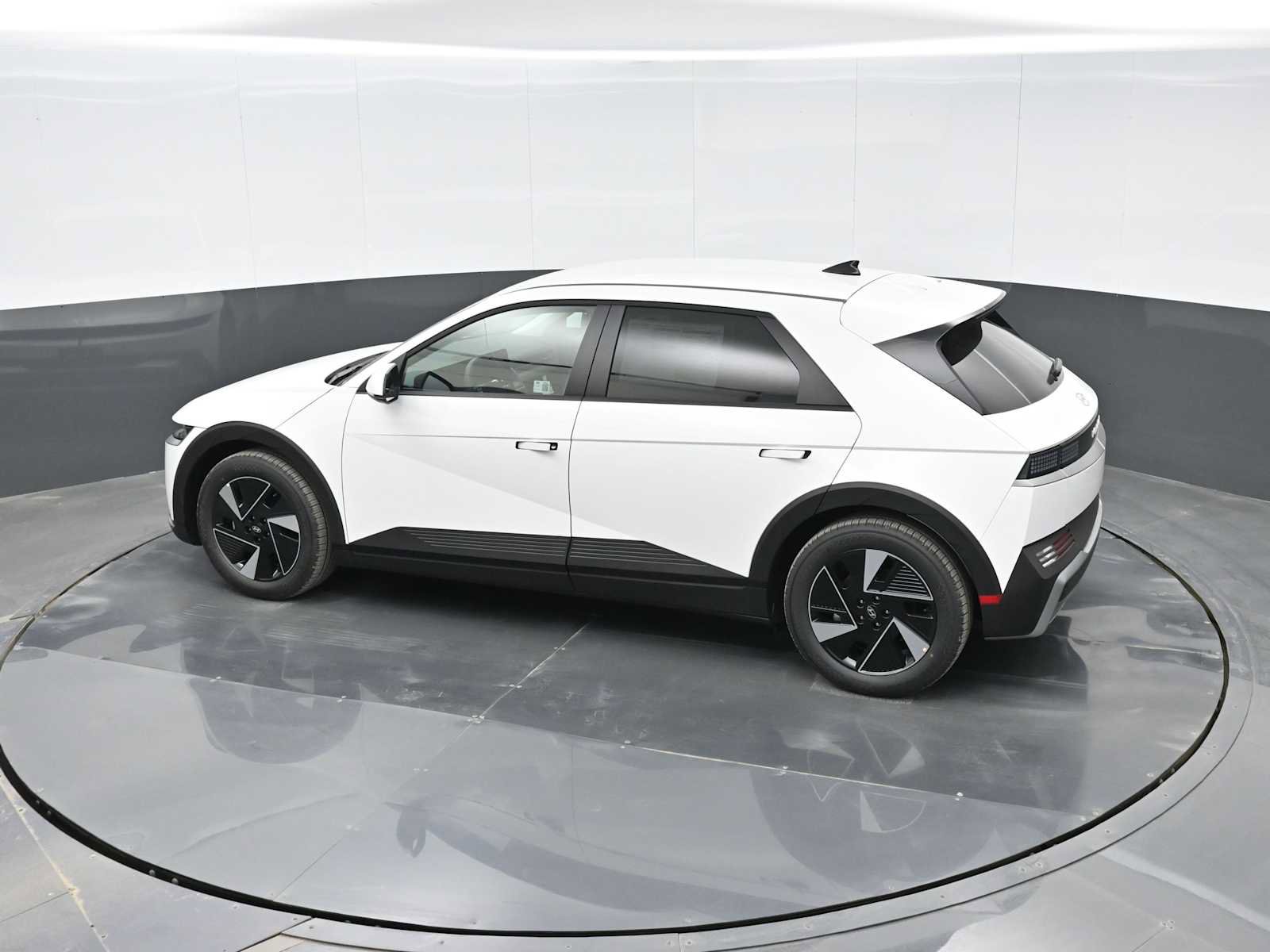 New 2025 Hyundai Ioniq 5 SE image 27