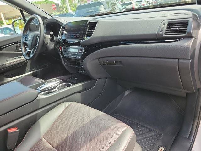 Used 2025 Honda Ridgeline Black Edition image 12