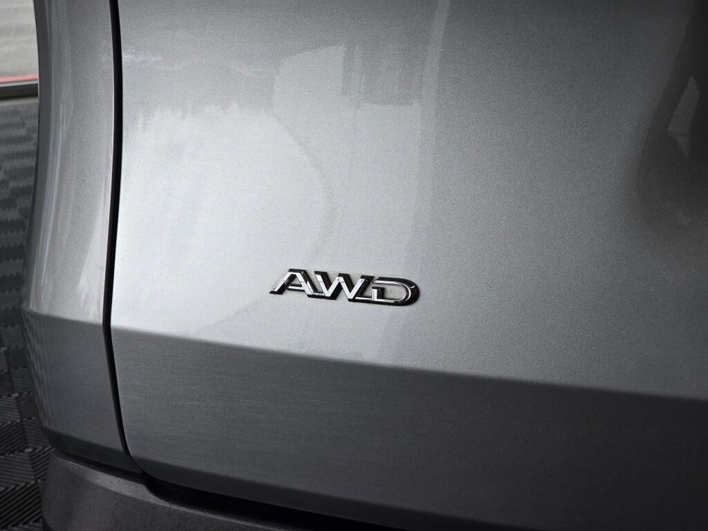 Used 2025 Toyota Grand Highlander AWD image 13