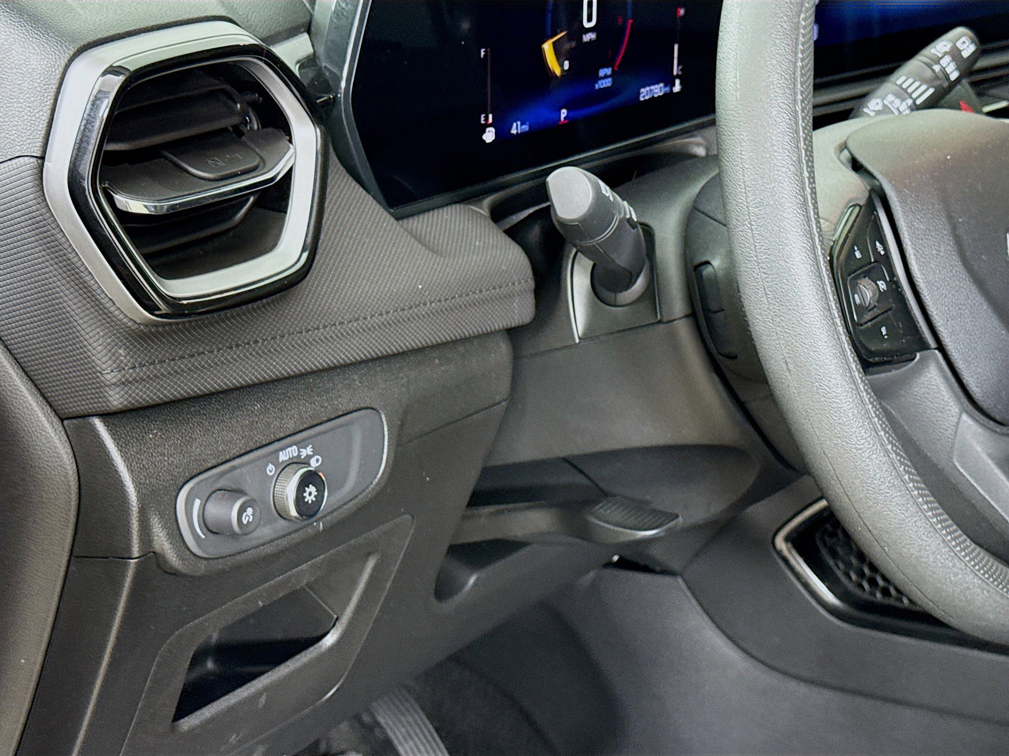 Used 2025 Chevrolet TrailBlazer LS w/ LS Convenience Package FWD image 10