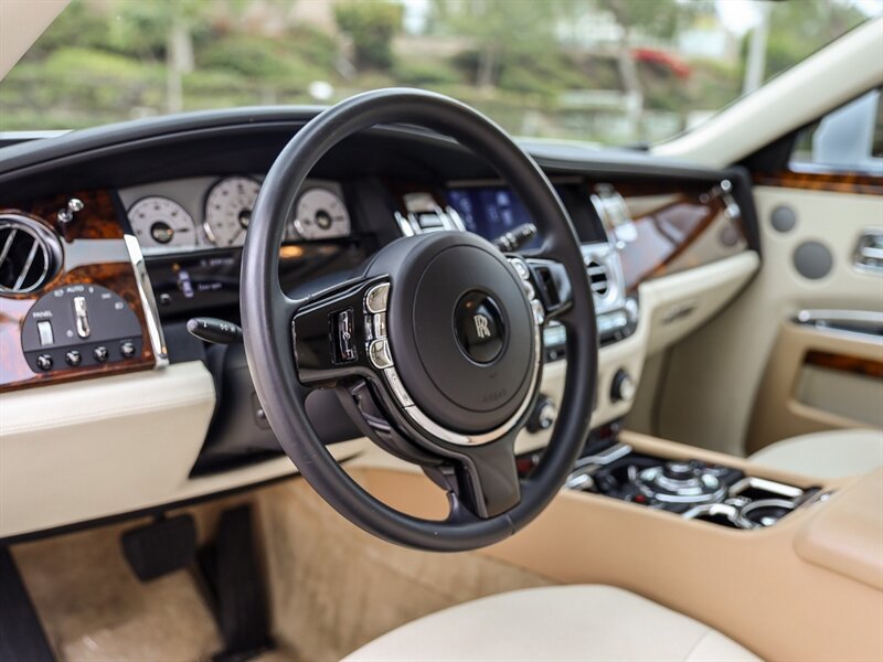 Used 2012 Rolls-Royce Ghost RWD image 32
