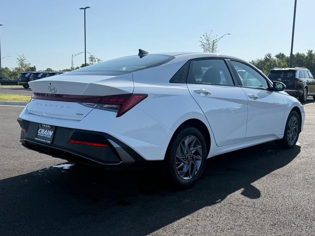 New 2026 Hyundai Elantra Hybrid FWD image 5