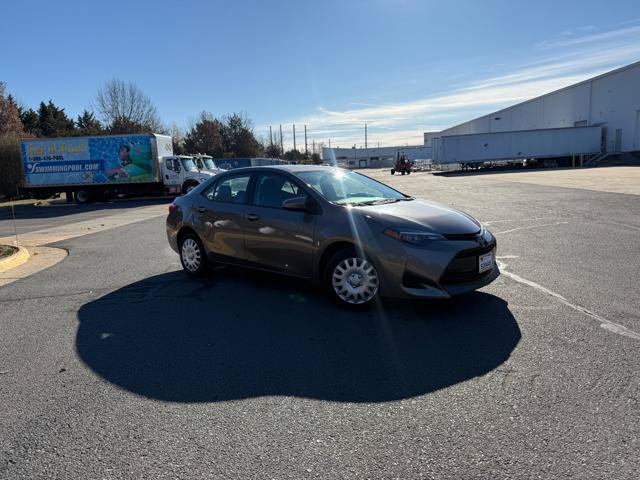 Used 2019 Toyota Corolla LE FWD image 2