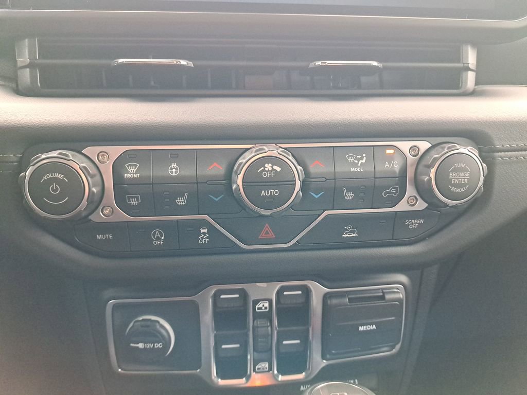 Used 2025 Jeep Gladiator Sport AWD/4WD image 22