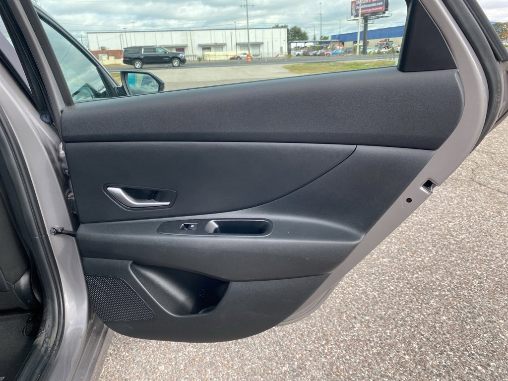 Used 2023 Hyundai Elantra SEL w/ Preferred Accessory Package image 14