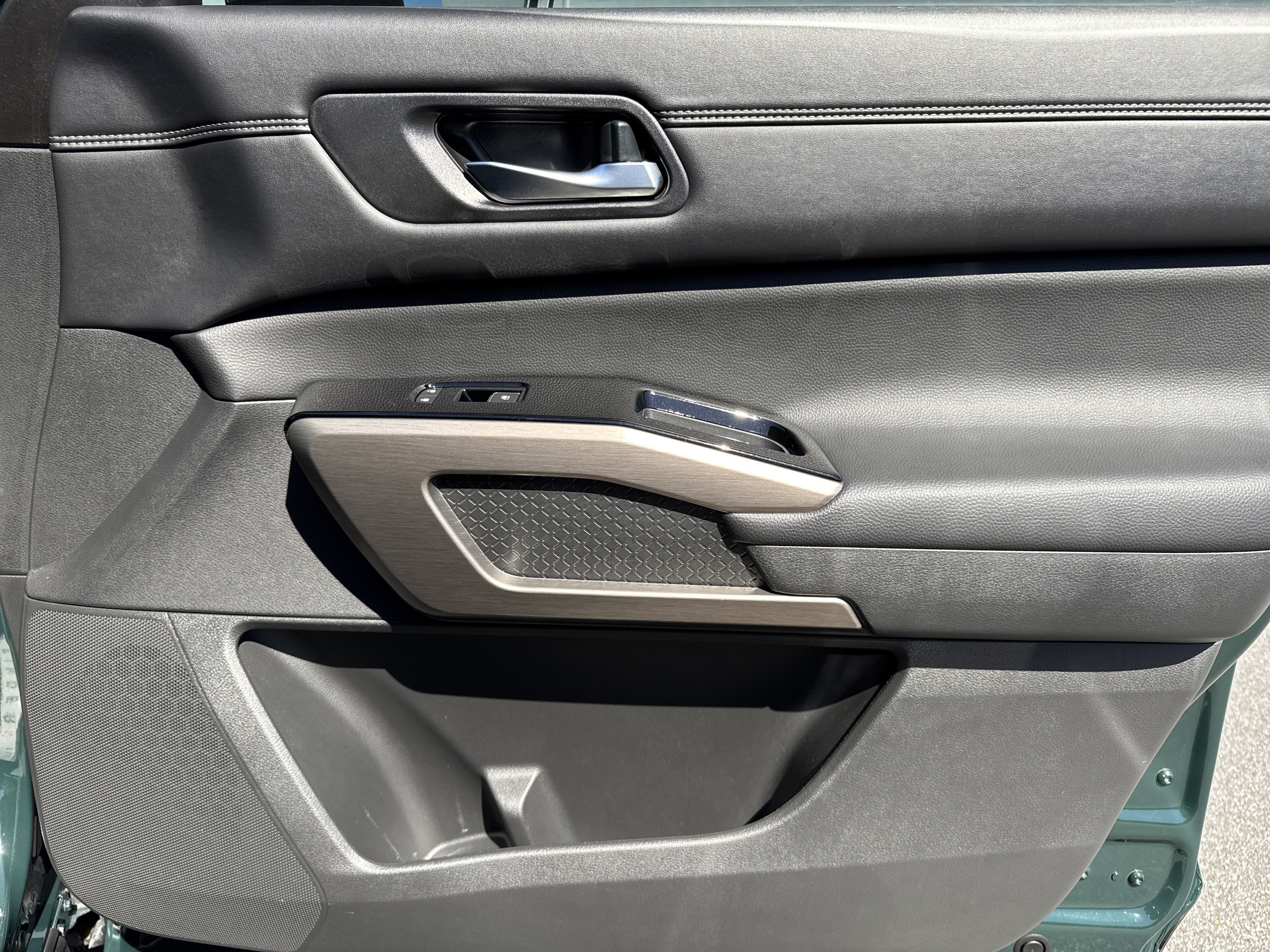 Used 2023 Nissan Pathfinder Platinum image 19