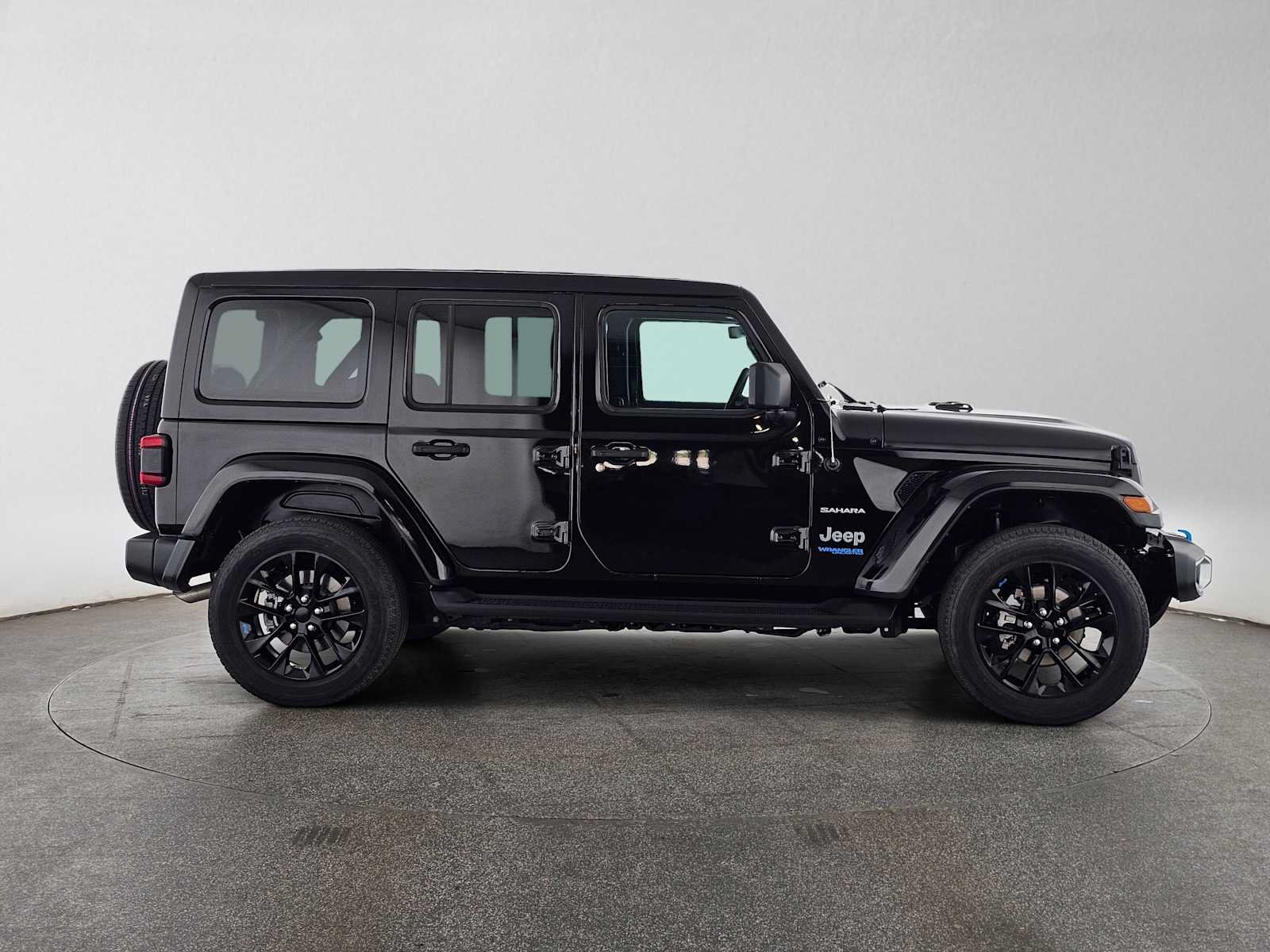 Used 2022 Jeep Wrangler Unlimited Sahara w/ Safety Group AWD/4WD image 2