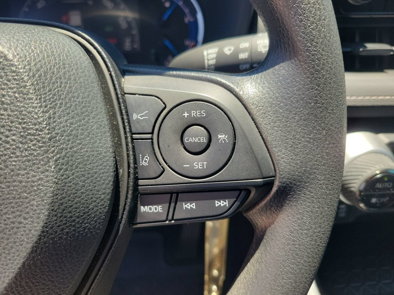 Used 2024 Toyota RAV4 LE AWD/4WD image 23