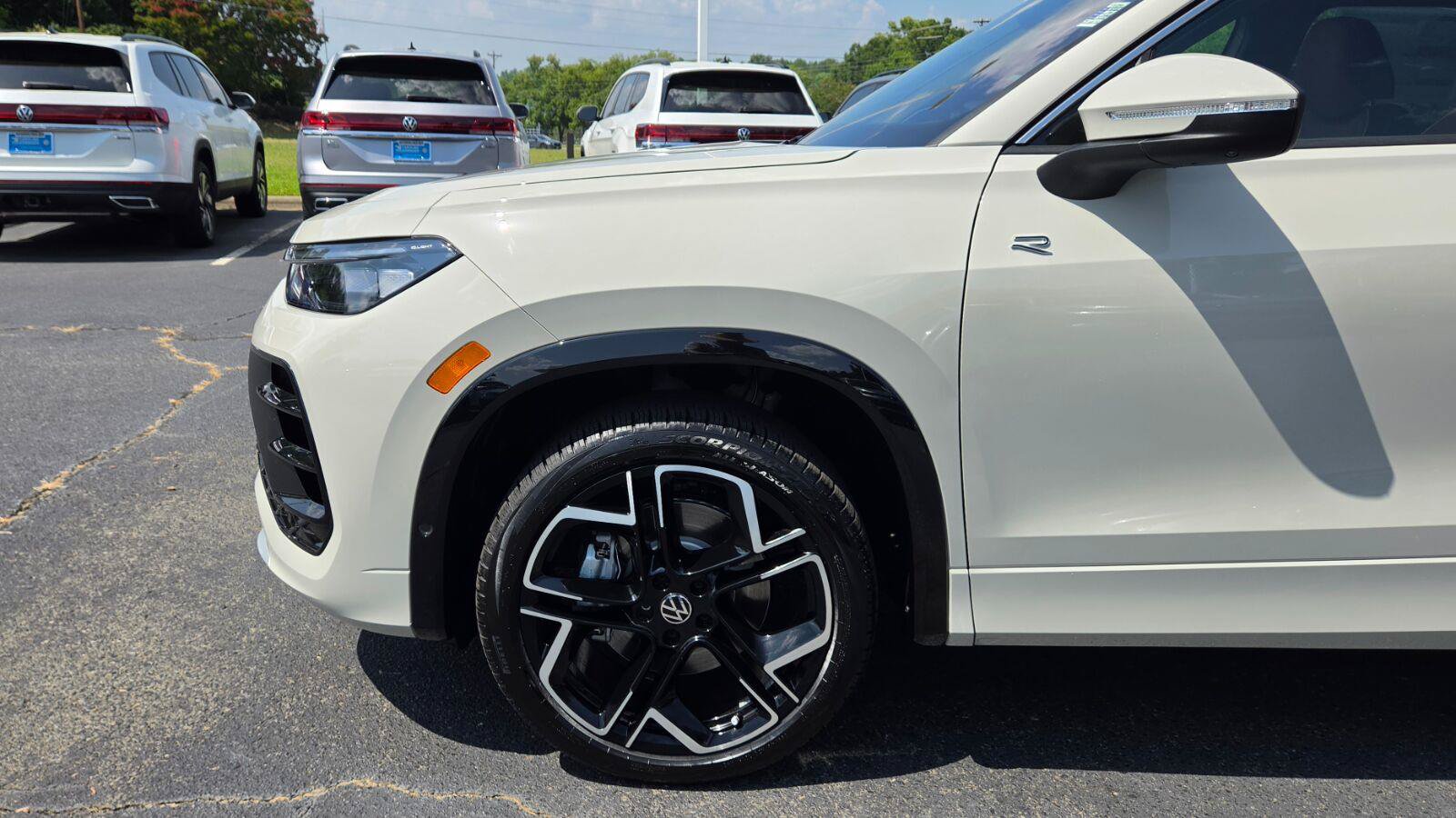 New 2027 Volkswagen Tiguan SEL R-Line AWD/4WD image 10