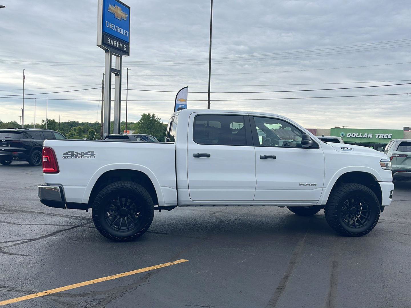 Used 2025 RAM 1500 Big Horn AWD/4WD image 6