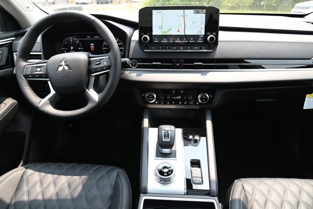 New 2023 Mitsubishi Outlander SEL image 30