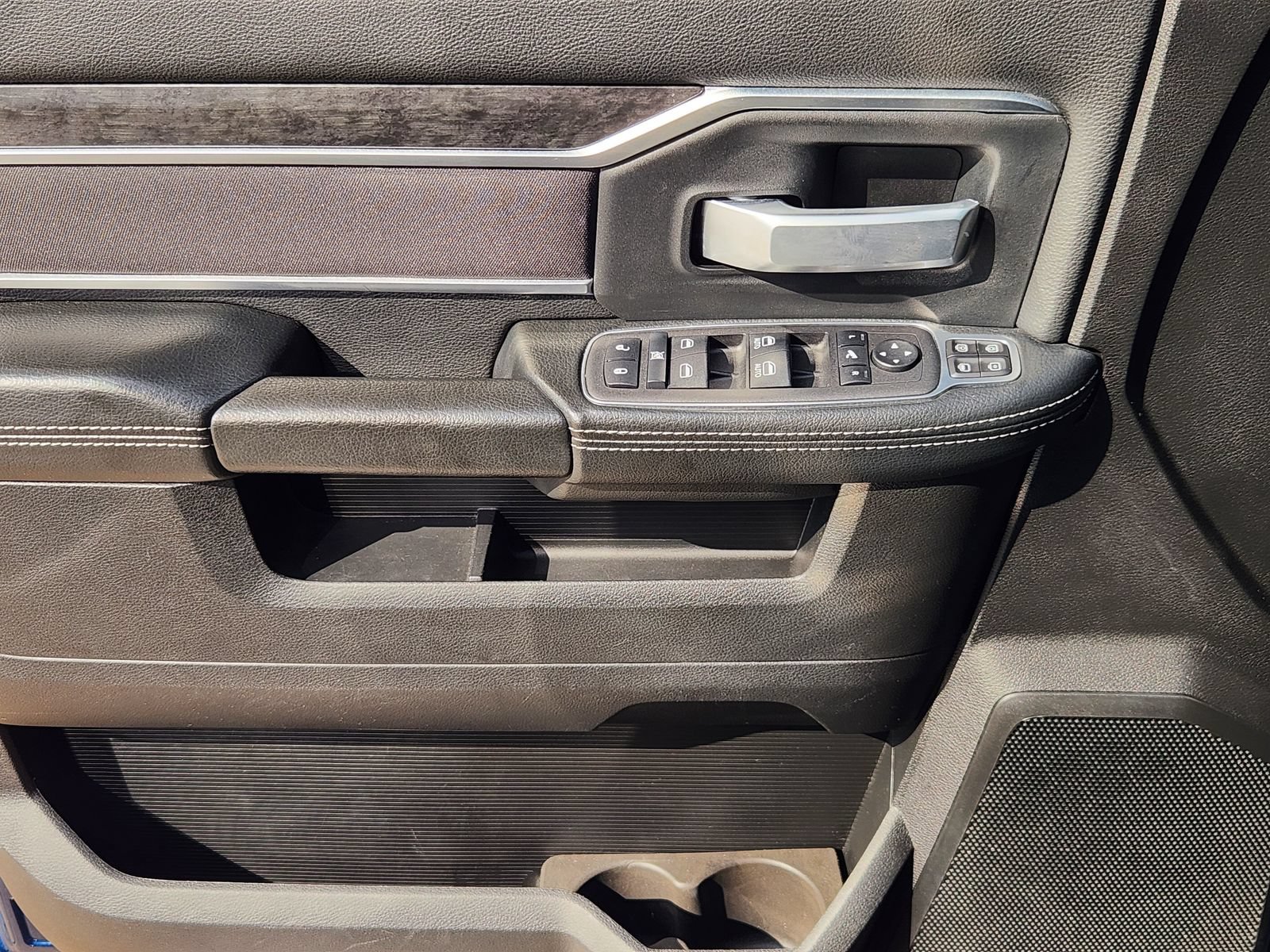 Used 2024 RAM 2500 Big Horn w/ Sport Appearance Package AWD/4WD image 33
