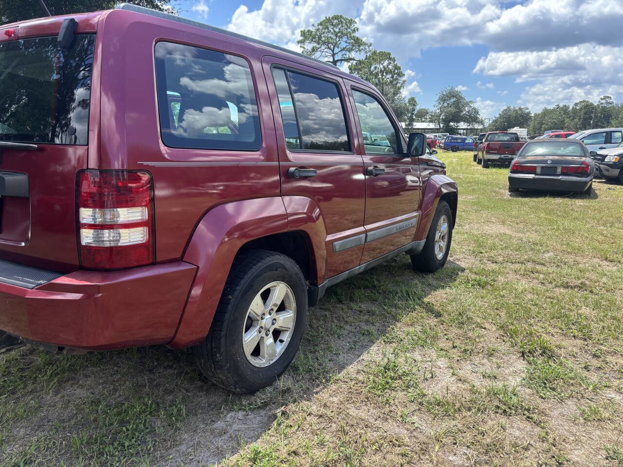 Used 2011 Jeep Liberty Sport image 4