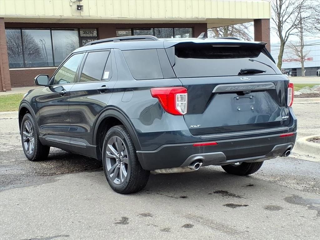 Used 2023 Ford Explorer XLT w/ Equipment Group 202A image 3