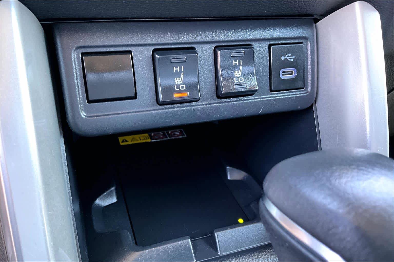 Used 2024 Toyota Corolla Cross XLE FWD image 33