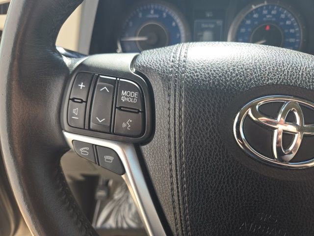Used 2015 Toyota Sienna XLE image 16