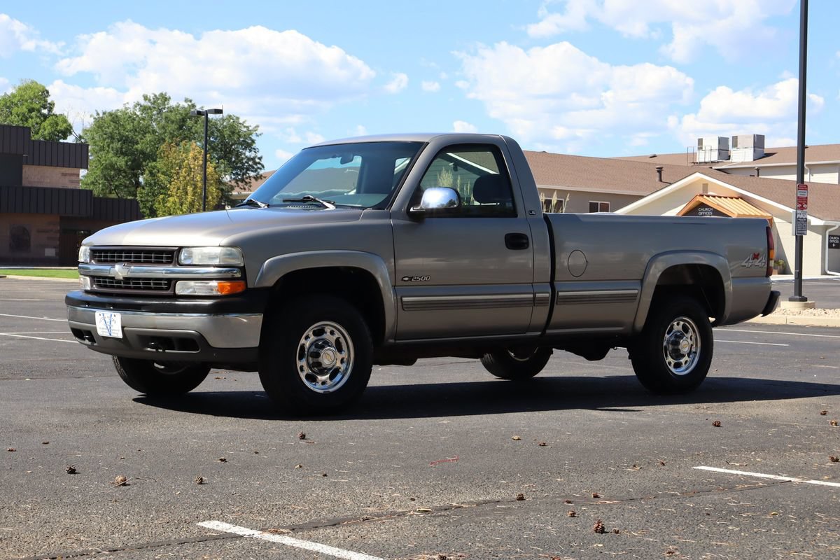 Used 1999 Chevrolet Silverado 2500 LS w/ Firm Ride Suspension Pkg AWD/4WD image 11