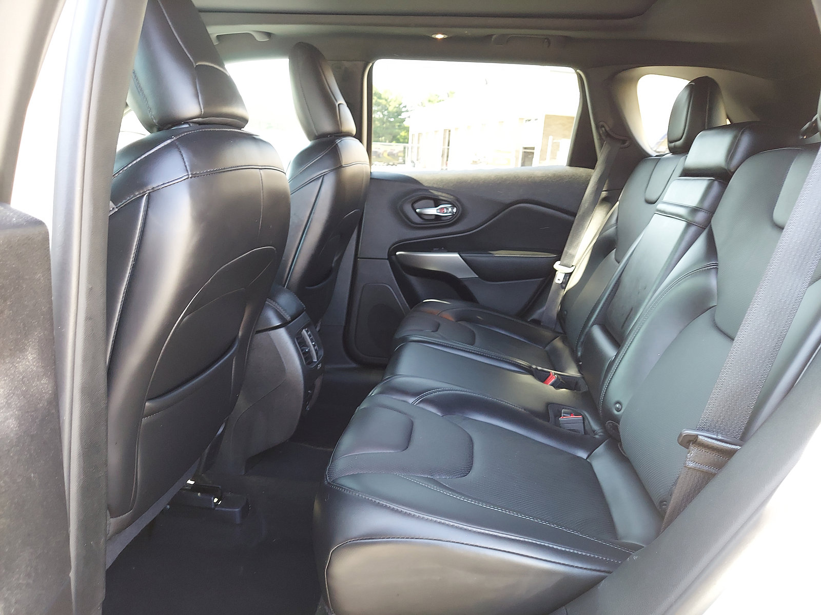 Used 2019 Jeep Cherokee High Altitude image 10