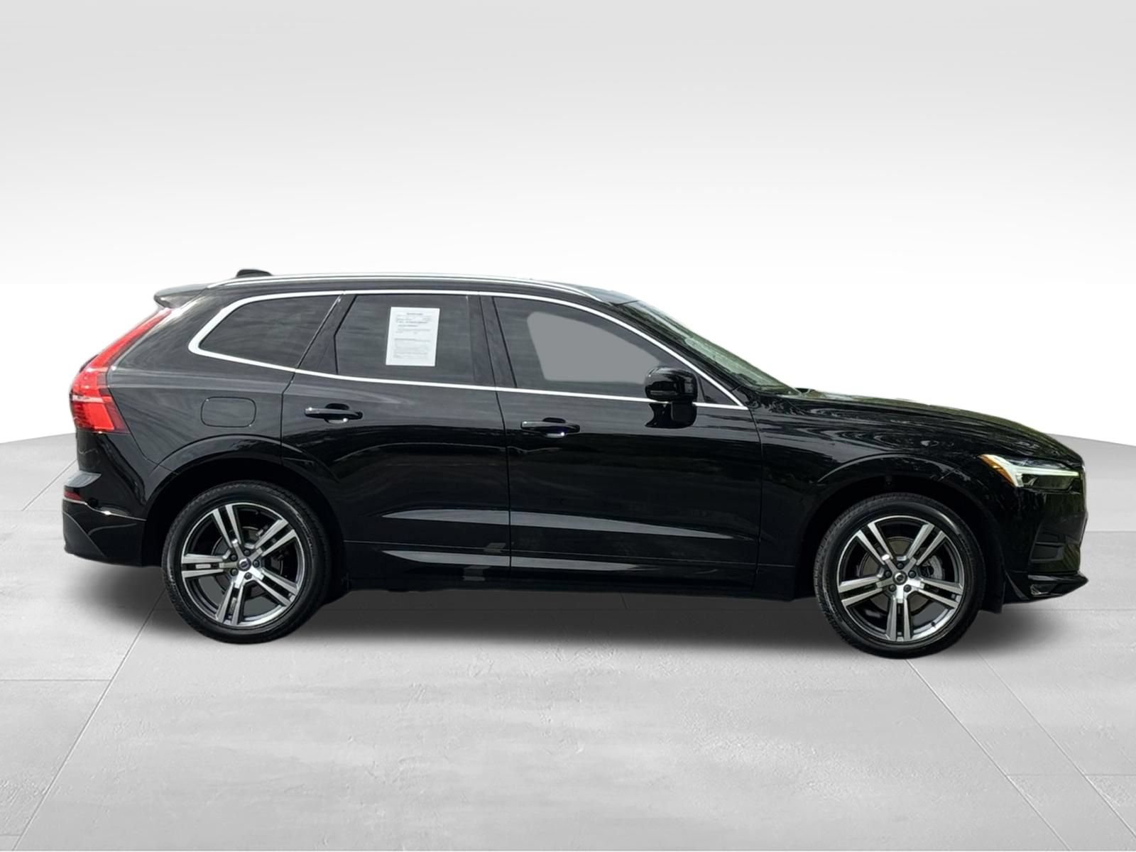 Used 2021 Volvo XC60 T5 Momentum w/ Premium Package AWD/4WD image 3