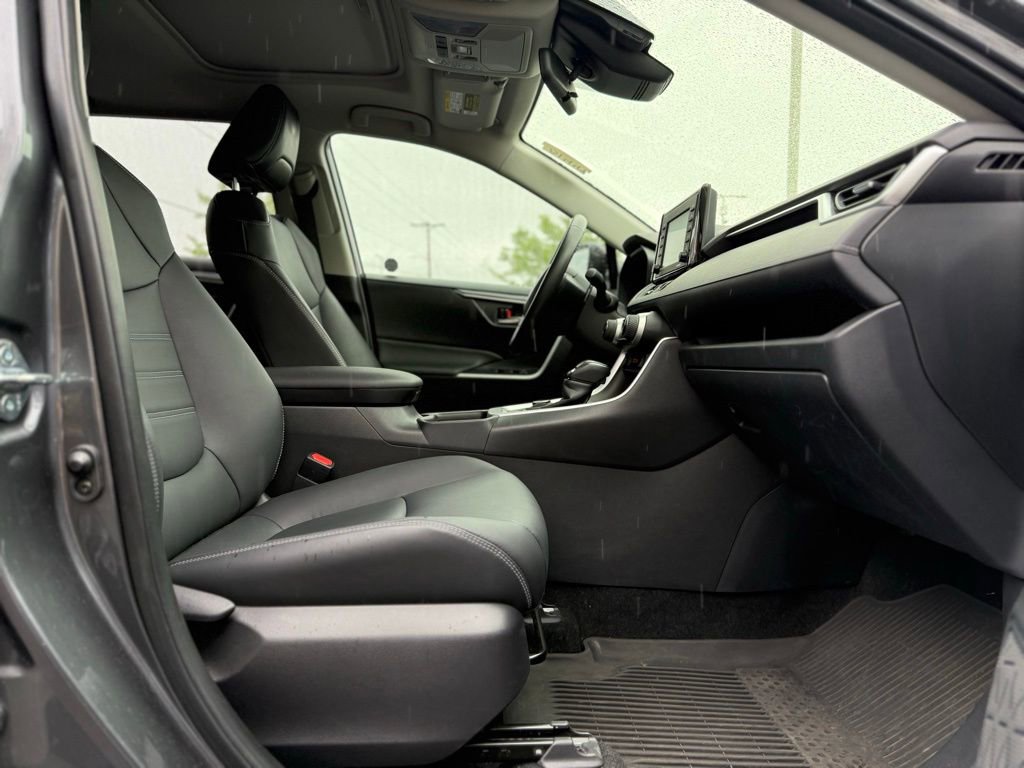 Used 2022 Toyota RAV4 XLE Premium AWD/4WD image 18