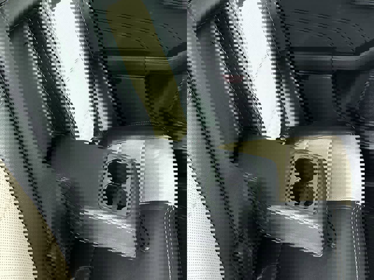 Used 2022 Ford Escape Titanium w/ Titanium Elite Package image 16