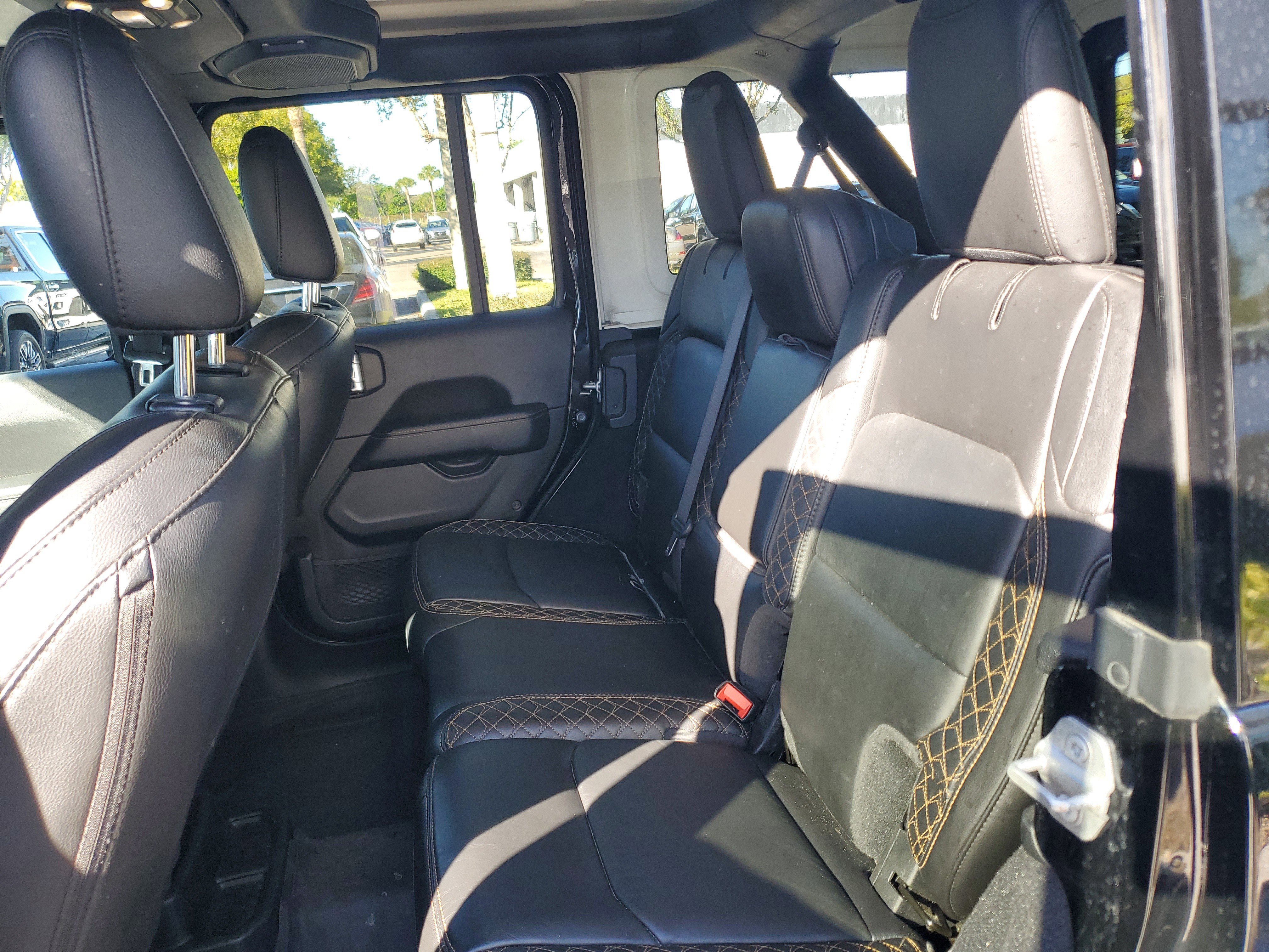 Used 2022 Jeep Wrangler Unlimited Sahara image 3