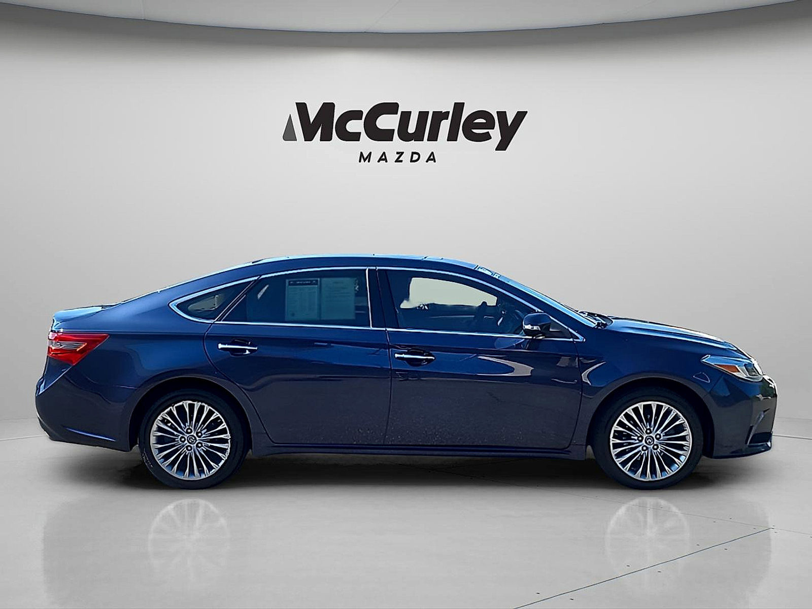 Used 2016 Toyota Avalon Limited w/ Toyota Safety Sense Package FWD image 8