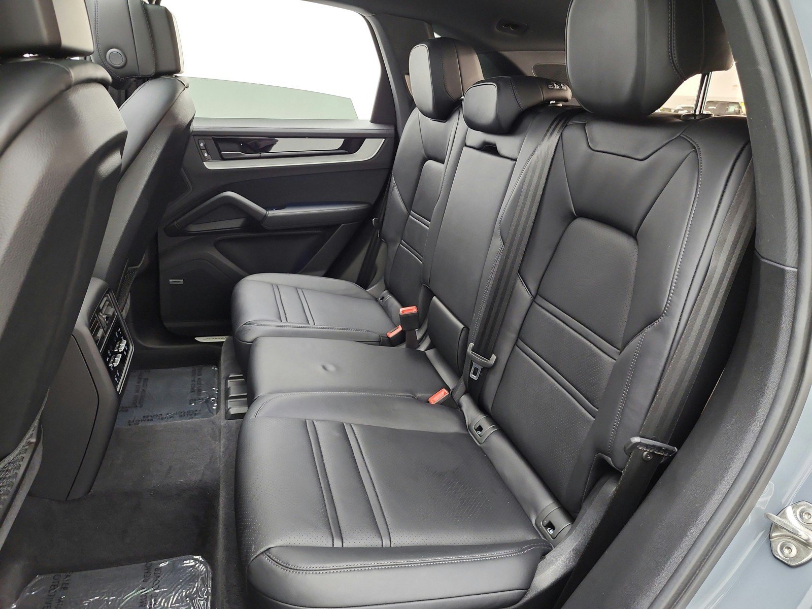 Used 2024 Porsche Cayenne S AWD/4WD image 15