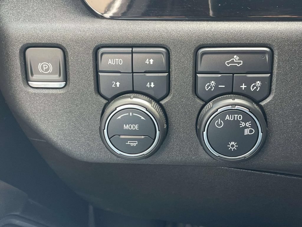 Used 2022 Chevrolet Silverado 1500 LT AWD/4WD image 20