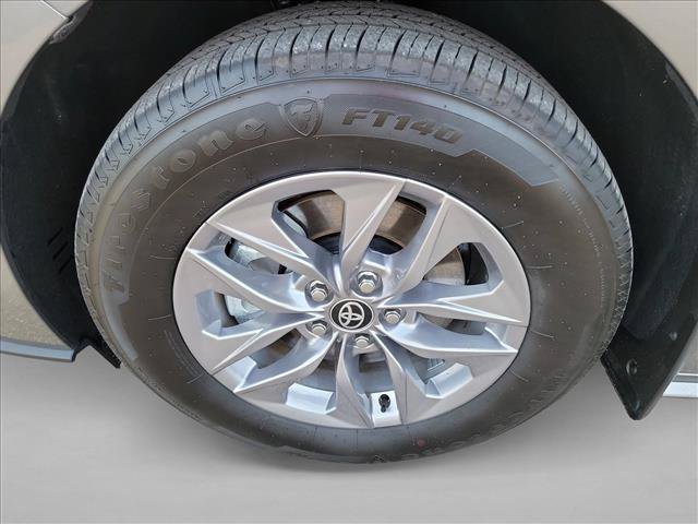 Used 2026 Toyota Sienna XLE FWD image 9
